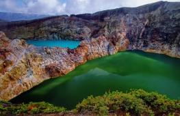 Kelimutu – dreifarbige Seen in Indonesien