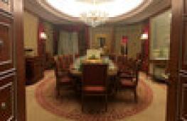 Saúdský král udělal pokladnu pro moskevské luxusní hotely Hotel, kde bydlel král Saúdské Arábie